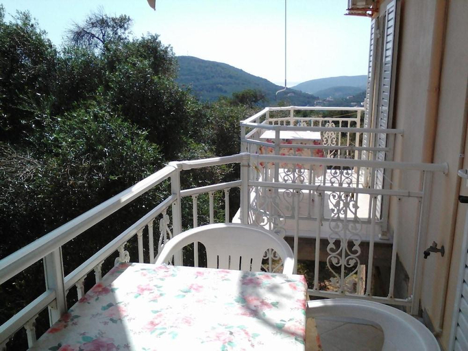 Others 5, Zoe's Studios, Epirus