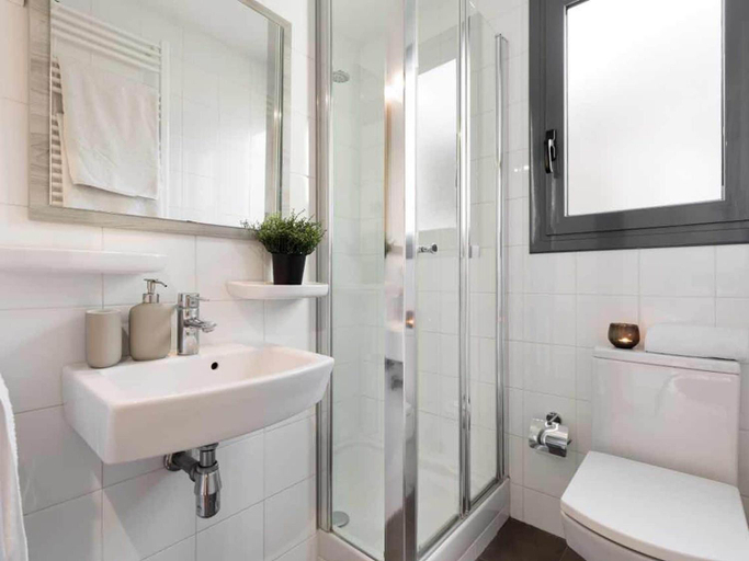 Bathroom 2, Penthouse in Barcelona with Large Terrace, Barcelona