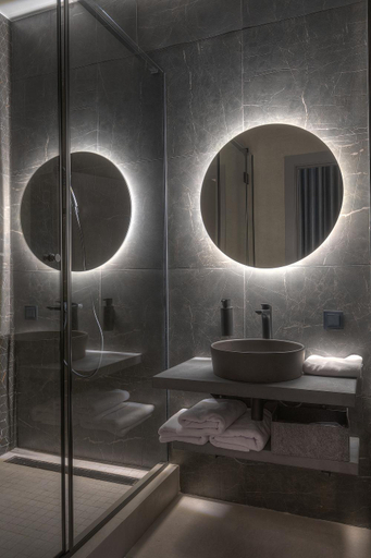 Others 3, 11 Rooms Почасовая аренда, Central