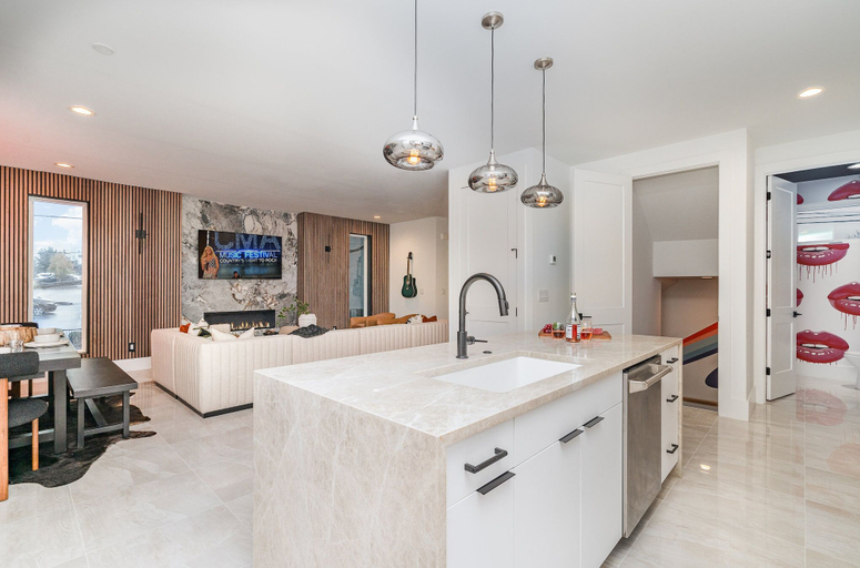 Interior 5, High Note-2 Rooftop Decks-3 Mins to Broadway, Davidson
