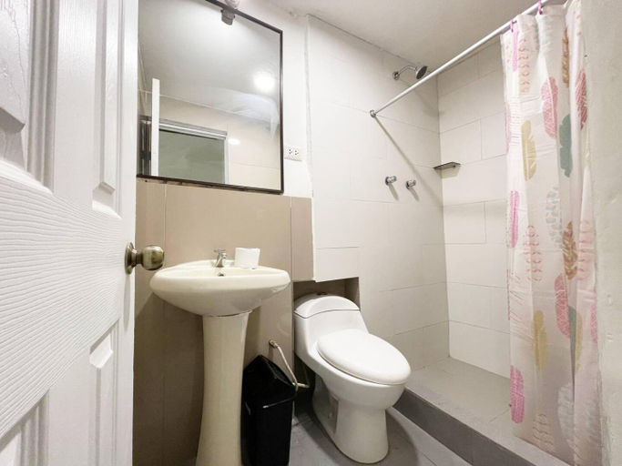 Bathroom 5, Casa Justina, Cusco