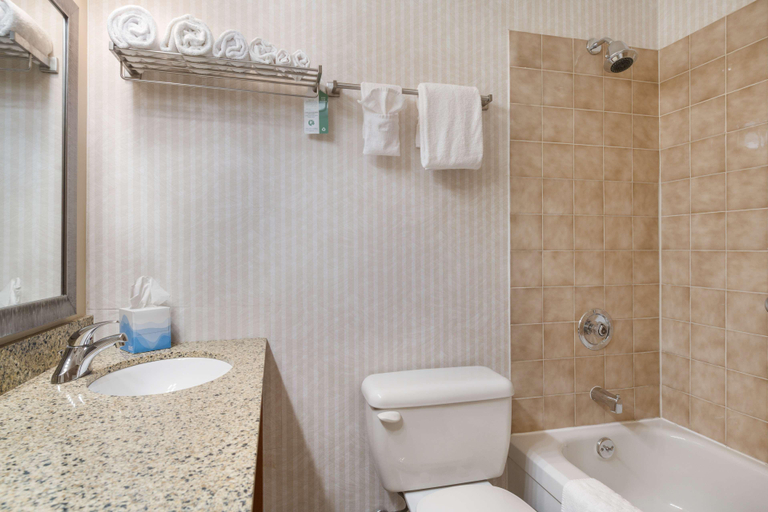 Bathroom 5, Best Western Truro - Glengarry, Colchester