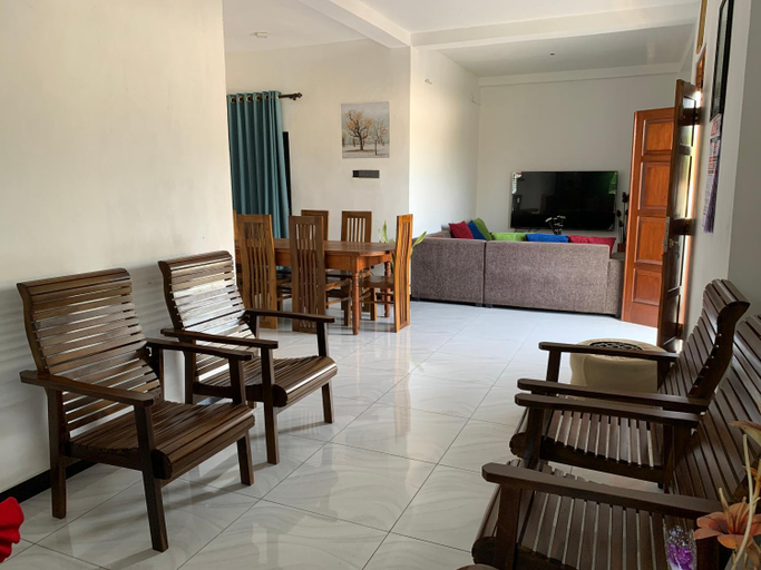 Others 4, Shanvila, Galle Four Gravets