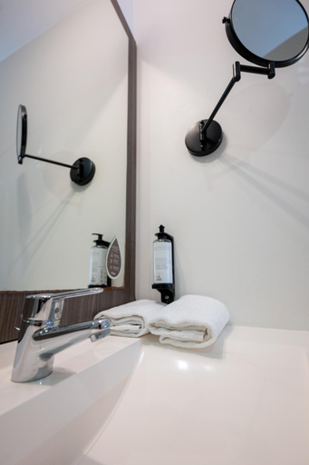 Bathroom 4, Apparthotel Odalys Rennes Lorgeril, Ille-et-Vilaine
