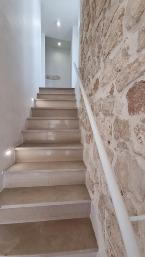 Others 5, Casa Apula, Bari