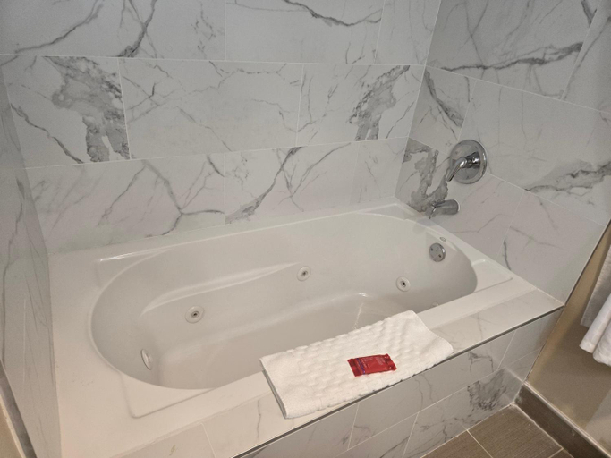 Bathroom 2, SureStay by Best Western Grayson, Carter
