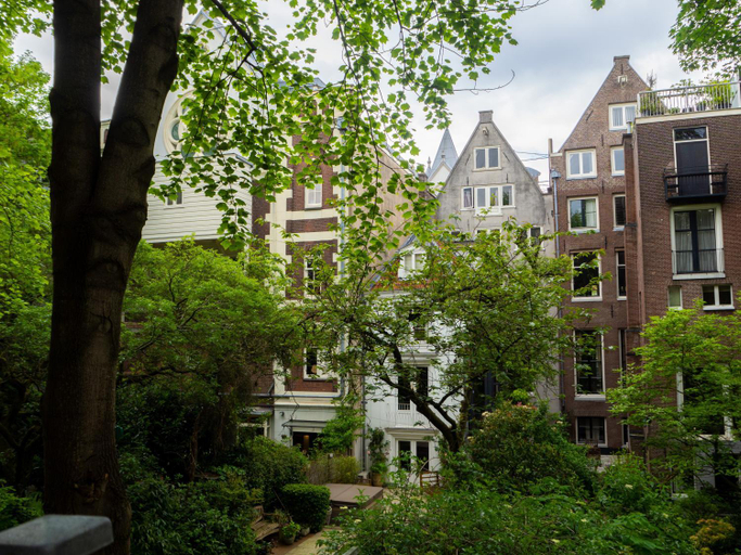 Others 4, BnB 117, Amsterdam