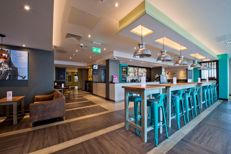 Food & Drinks 5, Premier Inn Leeds Cc - Whitehall Road, Leeds