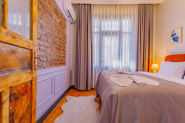 Others 2, Seref Aziz Keskin Apartment, Beyoğlu