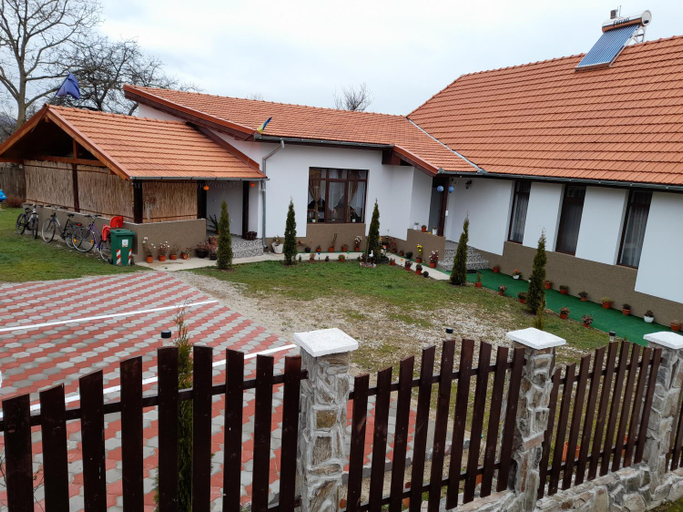 Others 3, Pensiunea Narcisa cu Ciubar, Salasu De Sus