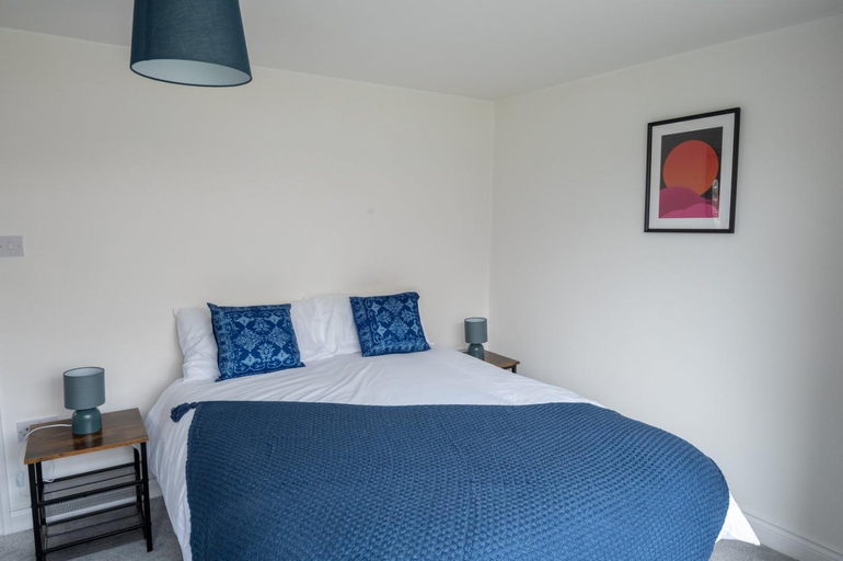 Others 2, Charming 1-BR Hideaway on bristol, Bristol
