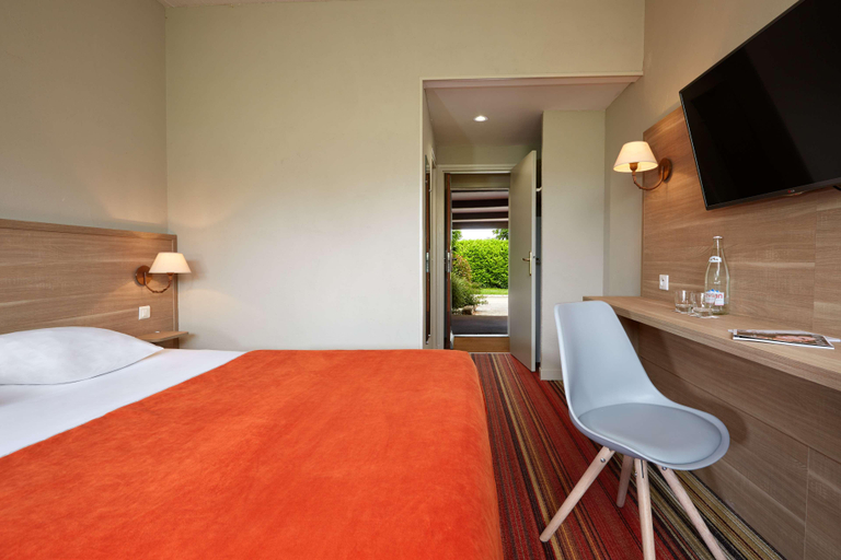Bedroom 3, Kyriad Prestige Le Panorama Beaune, Côte-d'Or