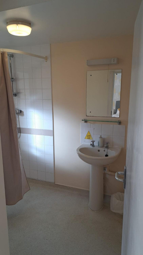 Bathroom 4, The Queen Victoria, Cambridgeshire