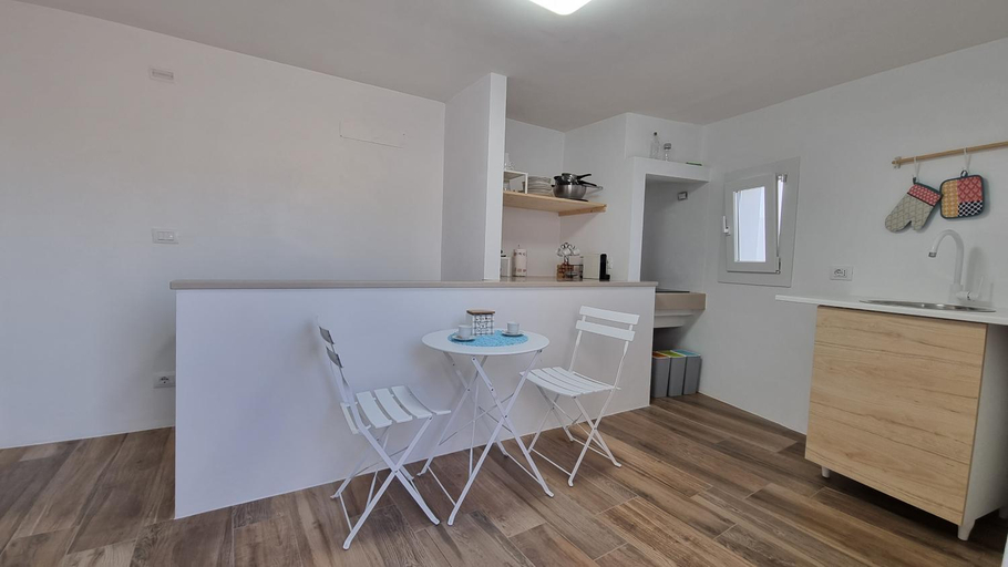 Others 4, Casa Apula, Bari