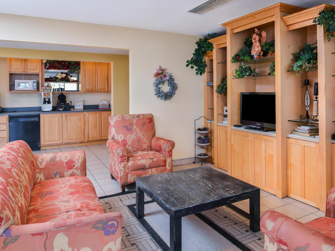 Public Area 2, Americas Best Value Inn & Suites Bluffton, Wells