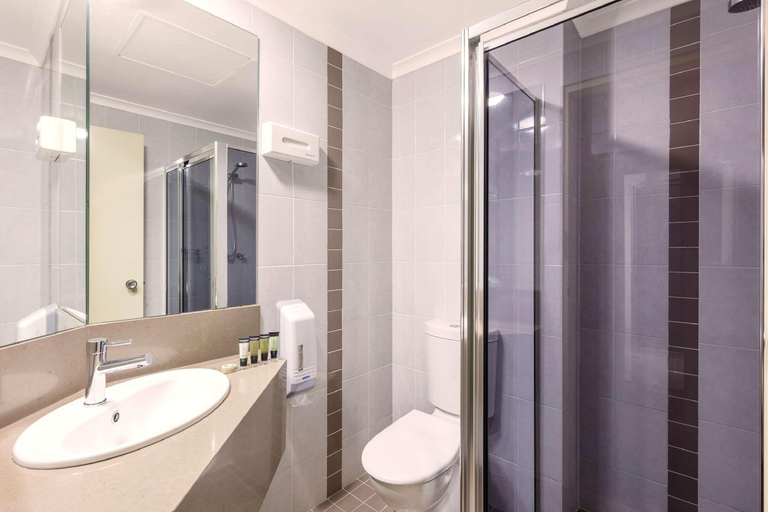Bathroom, Garden City Hotel, BW Signature Collection, Canberra