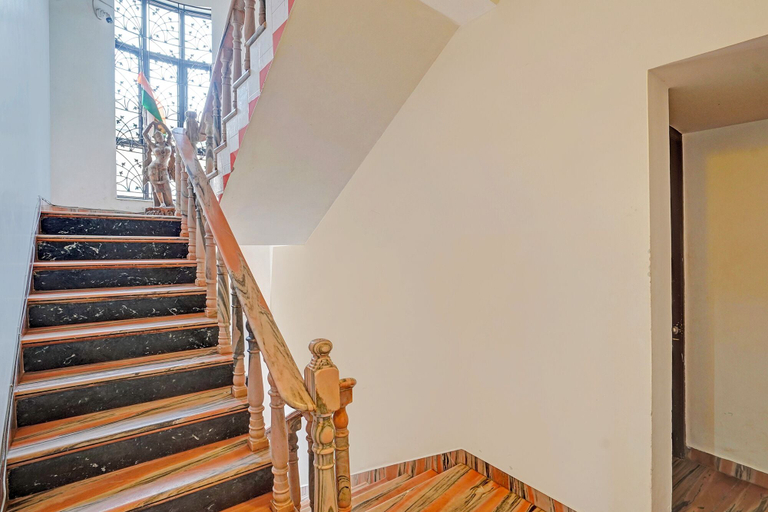 Lobby 4, Fabhotel V9, North Goa