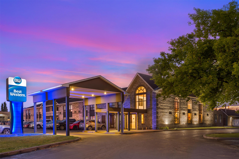 Exterior & Views