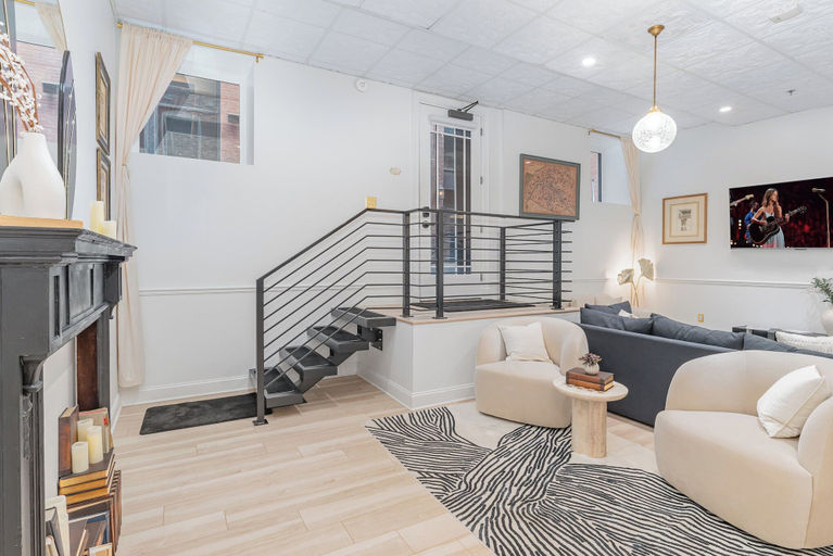 Interior 5, Maison Modiste - Walk to Broadway & Printers Alley, Davidson