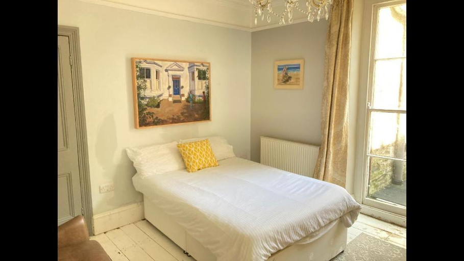 Others 2, Central Truro! Large Double Room In Victorian Property, Cornwall