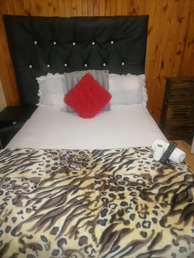 Others 3, Guest room florida, City of Johannesburg