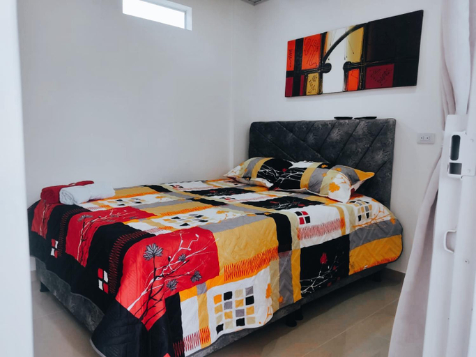 Others 4, A habitacion con bano privado, Santafé de Bogotá