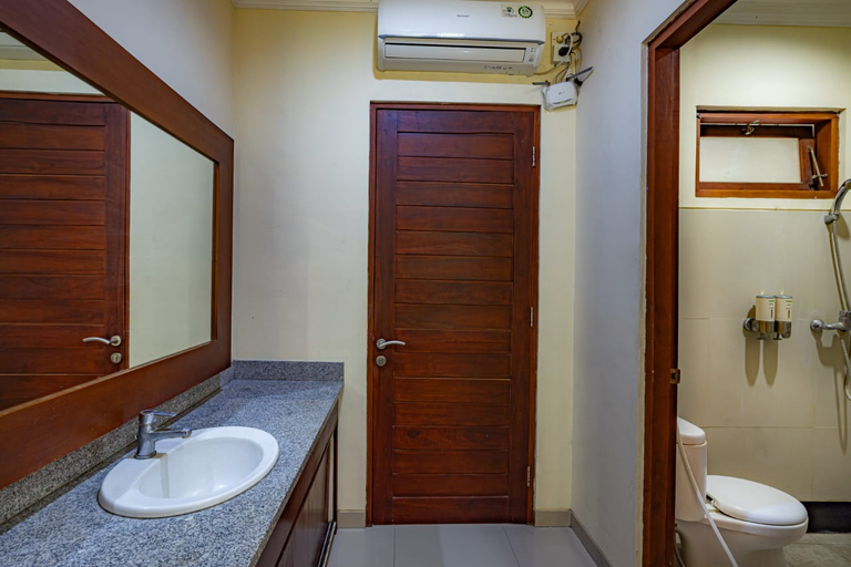 Bathroom 5, TheNadram Guest House, Badung