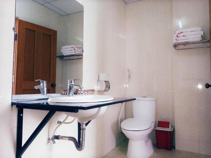 Bathroom 4, A Dong Hotel DL - by BAY LUXURY, Đà Lạt