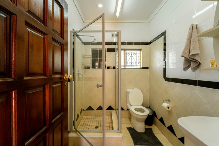 Bathroom, Zambezi Family Lodge - Buffalo Room, Hwange