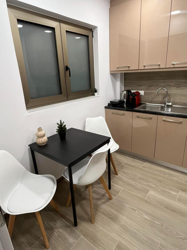 Others 5, Academy's Modern Apartment near Acropolis & Metro, Attica