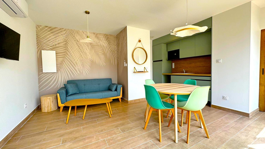 Others 5, DAYA LODGE., Vaucluse