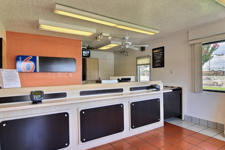 Public Area 2, Motel 6 Austin, Tx – North Central, Travis