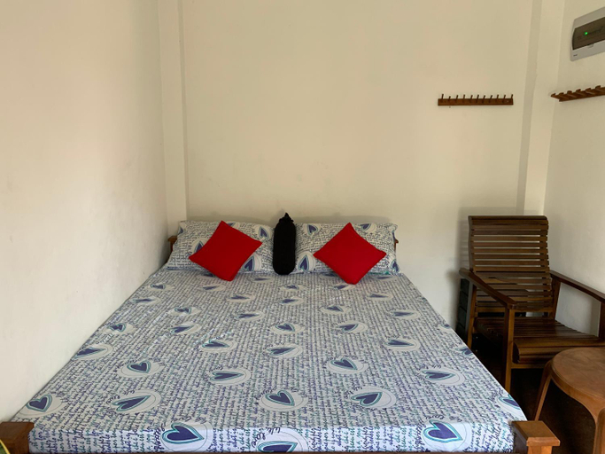Others 5, Shanvila, Galle Four Gravets