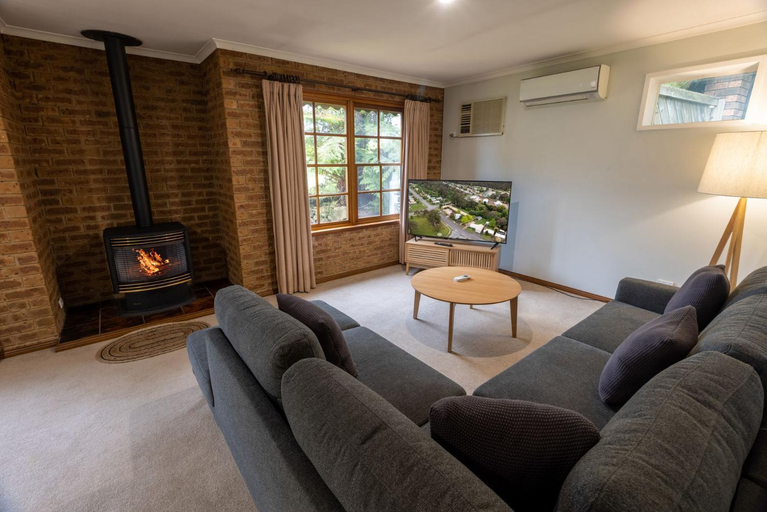 Others 3, Eildon Motel Main house, Murrindindi - East