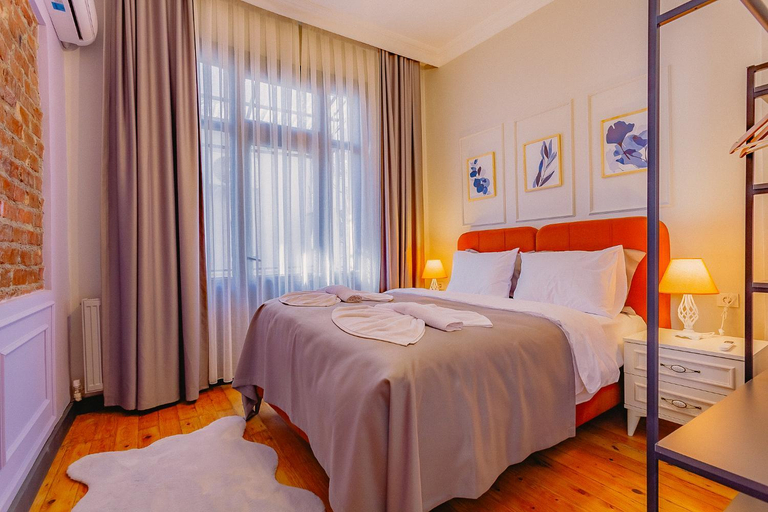 Others 3, Seref Aziz Keskin Apartment, Beyoğlu