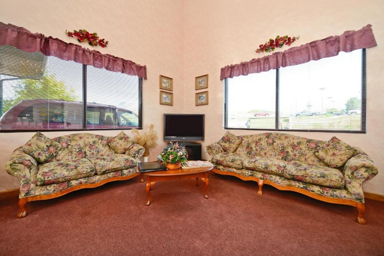 Public Area 3, Days Inn by Wyndham Ozark Springfield, Christian