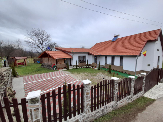 Others 4, Pensiunea Narcisa cu Ciubar, Salasu De Sus