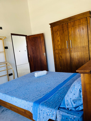 Others 4, whitecottagegalle, Galle Four Gravets
