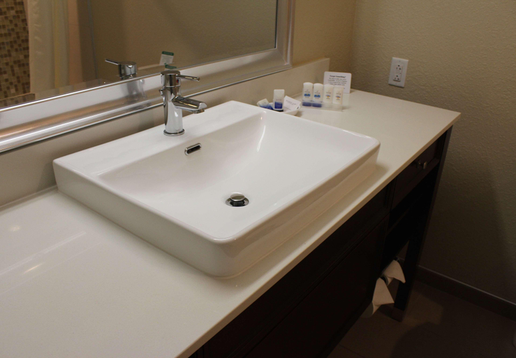 Bathroom 4, Best Western On the River, Marion