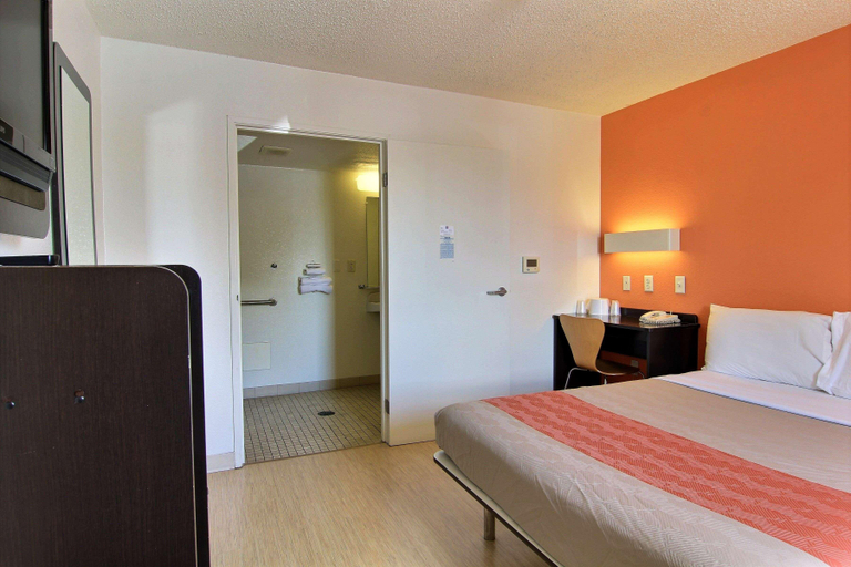 Bedroom 3, Motel 6 Austin, Tx – North Central, Travis