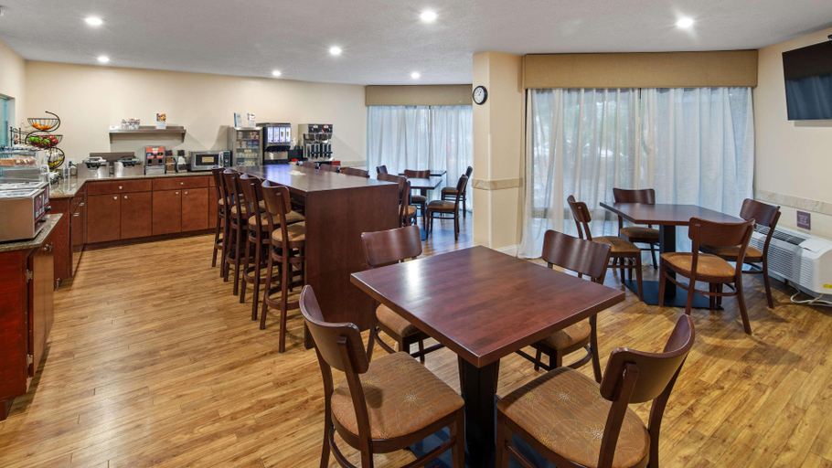 Food & Drinks 5, Best Western Oak Manor, Harrison