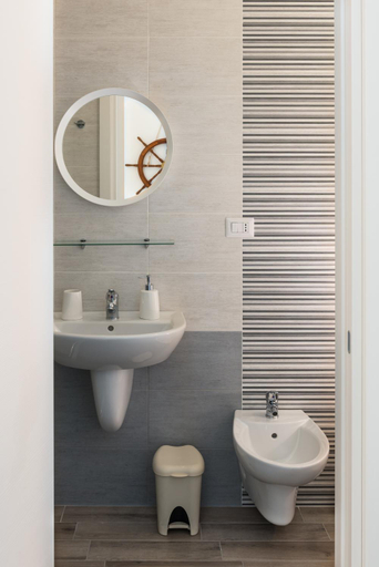 Bathroom, B&B Rotta Mediterranea, Bari