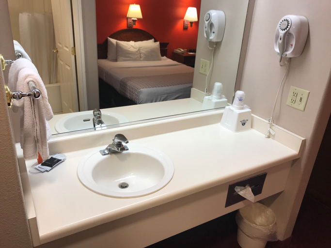 Bathroom 4, Americas Best Value Inn Cedar City, Iron