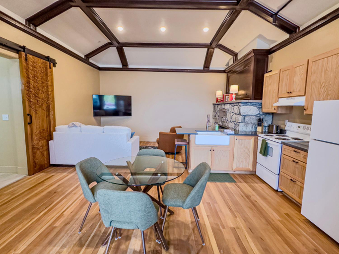 Others 2, Peach Street Inn by WanderLodges, Jackson