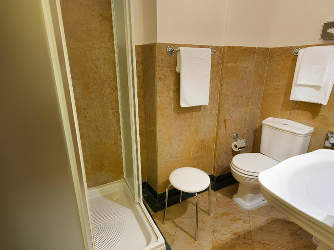 Bathroom 3, Charles Bridge Palace, Praha 1
