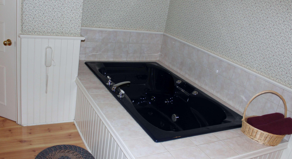 Bathroom 4, Best Western Smiths Falls Hotel, Leeds and Grenville