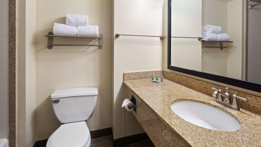 Bathroom 4, Best Western Oak Manor, Harrison