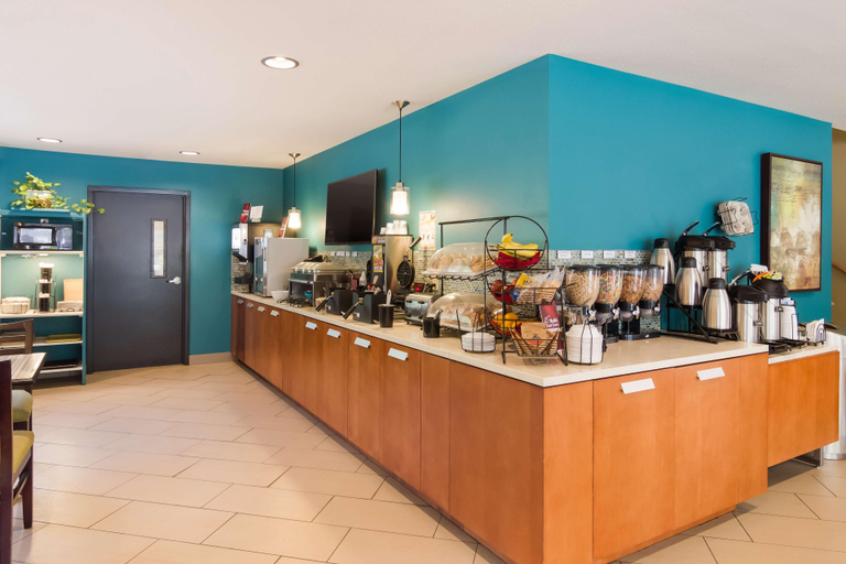 Food & Drinks 5, Best Western Plus Traverse City, Grand Traverse