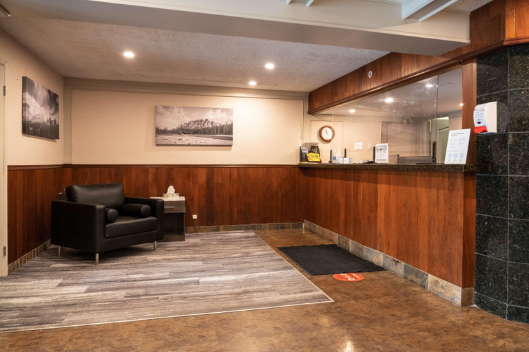 Public Area 3, Red Carpet Inn, Division No. 15