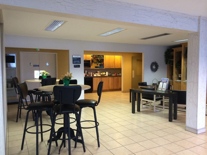 Food & Drinks 5, Americas Best Value Inn & Suites Bluffton, Wells